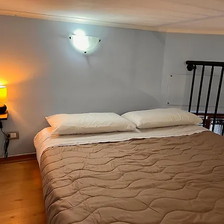 Moonlight Apartment Rom