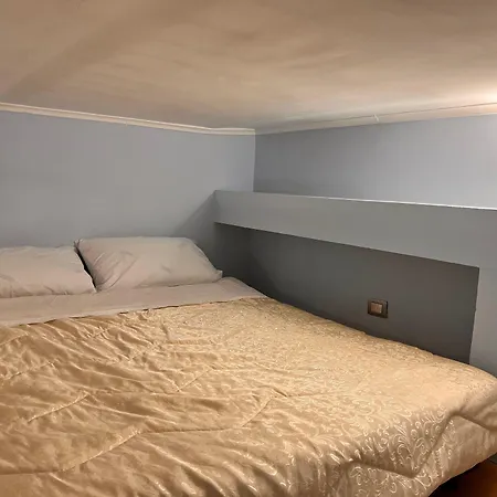 Apartment Moonlight Rom